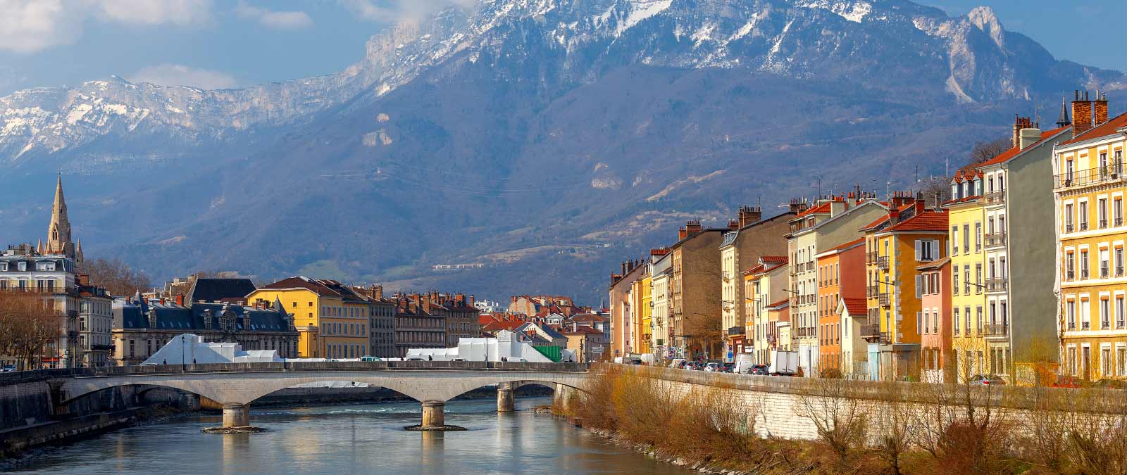 Congrès Eau & Intelligence Artificielle 2026 (Water & AI) Photo of Grenoble, France with blue waters & homes